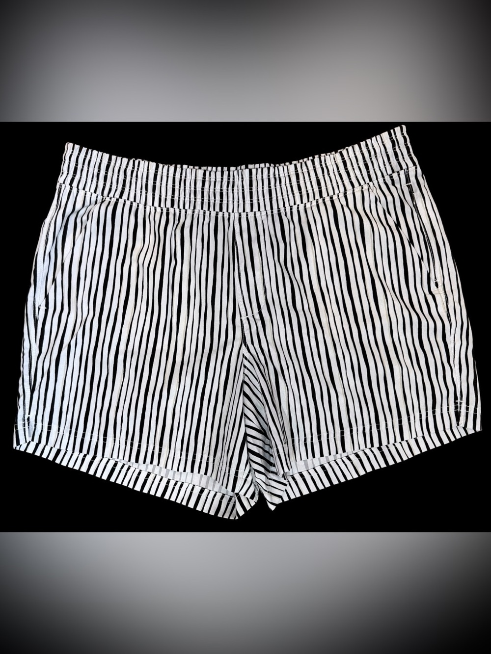 Old Navy Active StretchTech Women’s Striped Chino Shorts Black/White Size M 5"